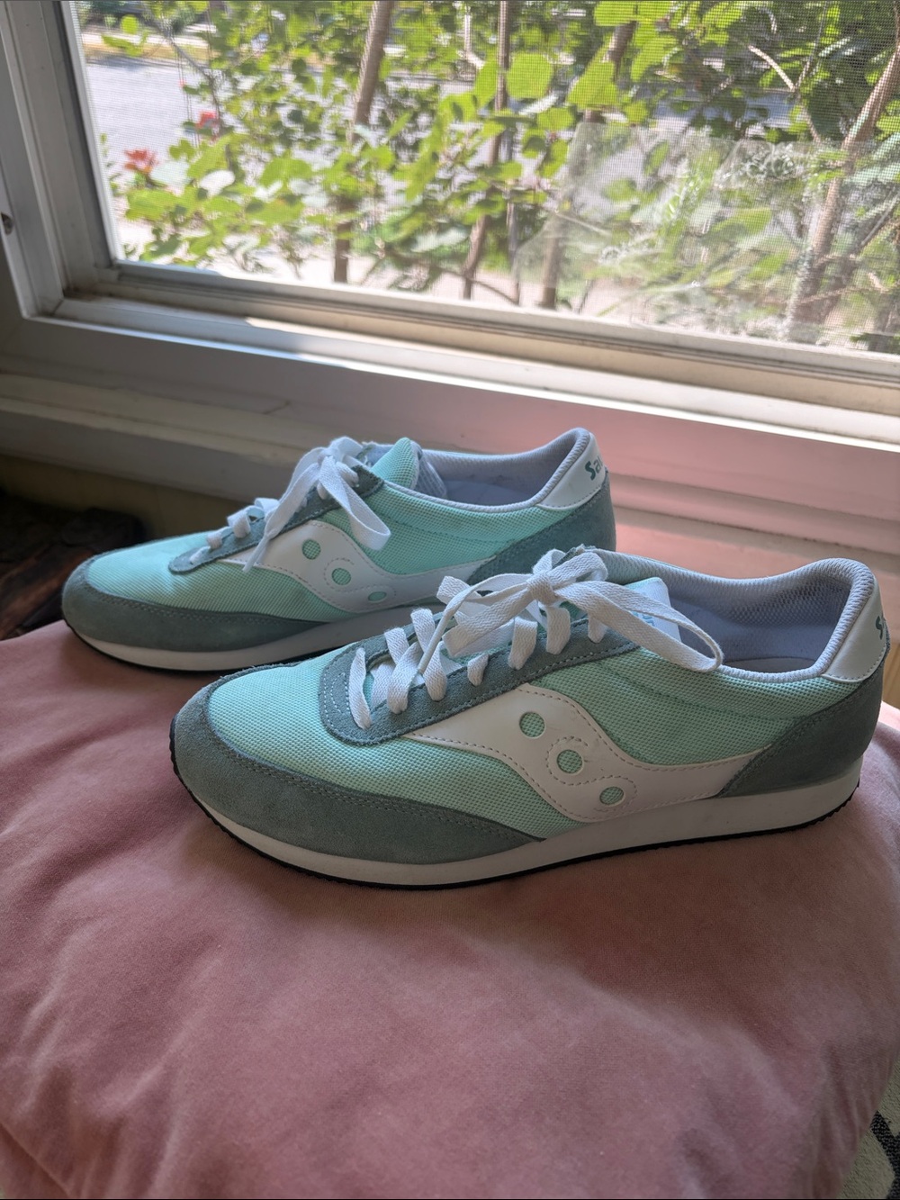Saucony Women's Mint and White Retro Runner Sneakers